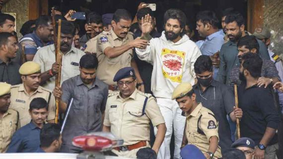 அல்லு அர்ஜுனுக்கு இடைக்கால ஜாமின் கிடைத்தது.. ஆனால், திங்கட்கிழமை வரை சிறையில் தான் இருக்கணுமாம்?
