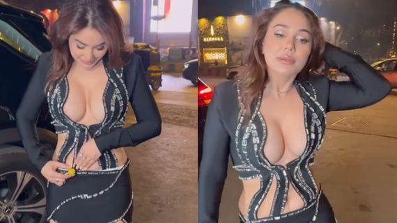 பொது இடத்தில் உடையை சரி செய்த கங்கனா சர்மா.. கண்ட இடத்துல காத்து வாங்குதேன்னு குவியும் கமெண்ட்ஸ்!