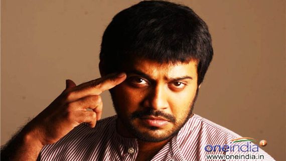 நான்காவது மனைவியுடன் சென்று இரண்டு மனைவிகள் மீது புகார் கொடுத்த நடிகர்.. என்ன நடந்தது தெரியுமா?