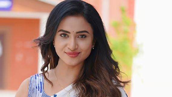 ஜீ தமிழில் பிரபலமான சீரியலில் இருந்து விலகிய நடிகை.. அடுத்த பயணத்திற்கு ரெடியான ஜனனி!