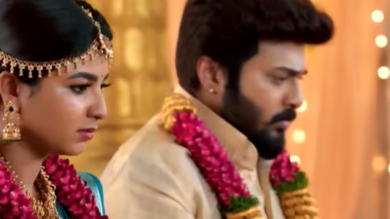 திருமணமாகாமல் குழந்தைக்கு தாயான ரேவதி.. திருமணம் நடக்குமா..கார்த்திகை தீபம் சண்டே ஸ்பெஷல் எபிசோட்! 