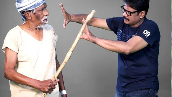 Manoj Bharathiraja: மனோஜ்க்கு கால்கள் பிடித்துவிட்ட பாரதிராஜா.. உடனே மனோஜ் என்ன செய்தார் தெரியுமா?