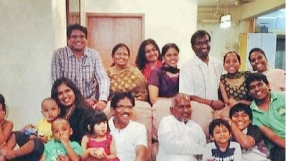 பாரதிராஜா - இளையராஜா குடும்ப புகைப்படம்.. மனோஜ், பவதா இப்போ இல்லை.. சோகத்தில் திரையுலகம்