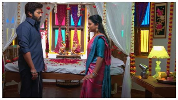 முதலிரவில் ரேவதி இப்படி செய்யலாமா? மனவேதனையில் கார்த்திக்.. கார்த்திகை தீபம் சீரியல்!