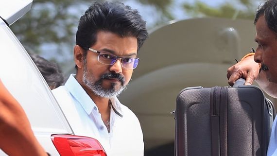 எல்லோருக்கும் பிடித்த தளபதியாக இருப்பது எப்படி? நண்பா, நண்பிகளுக்கு விஜய் எடுக்கும் மாஸ்டர் கிளாஸ்!