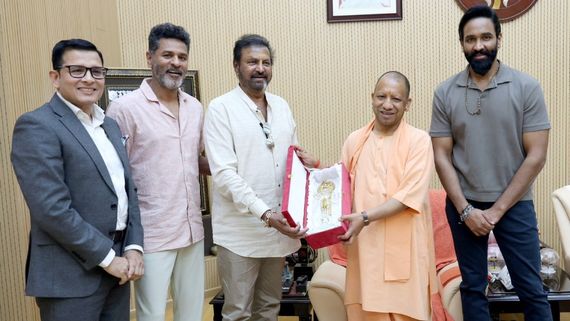 அப்போ ரஜினிகாந்த்.. இப்போ ரஜினியோட நண்பர்.. யோகி ஆதித்யநாத்தை சந்தித்த பிரபுதேவா.. என்ன விஷயம்?