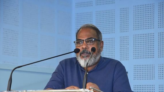 தனுஷ் பட இயக்குநர் மரணம்.. 90ஸ் கிட்ஸுகளுக்கு ஃபேவரைட் படங்கள் கொடுத்தவர்.. திரையுலகில் அதிர்ச்சி