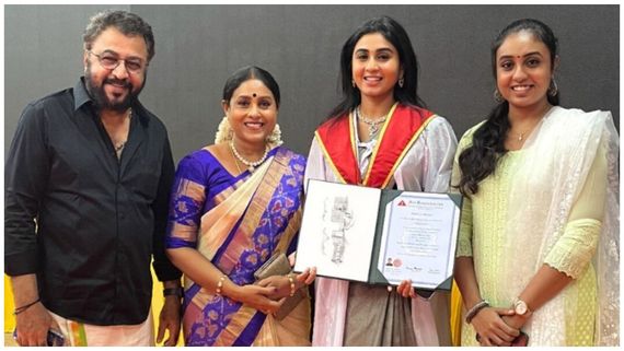 நிஜத்திலும் சூப்பர் அம்மா..  2 மகள்களையும் டாக்டராக்கி அழகு பார்த்த சரண்யா பொன் வண்ணன்!