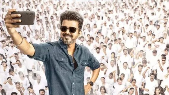 ரெட்ரோ சூர்யாவை விட விஜய் தான் முக்கியம்.. ஸ்தம்பித்து போன விமான நிலையம்.. மாஸ் காட்டிய ரசிகர்கள்