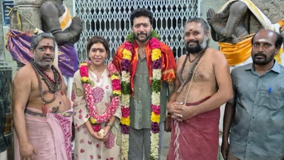 மாலையும் கழுத்துமாக ரவி மோகன் - கெனிஷா.. என்ன விஷயம்னு பாருங்க?