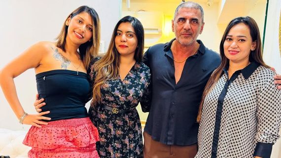 பப்லு பிரித்விராஜை சுற்றி ஒரே கன்னிப் பெண்கள் கூட்டமா இருக்கே.. ஒருவருடன் மட்டும் அதிக போட்டோஸ்!