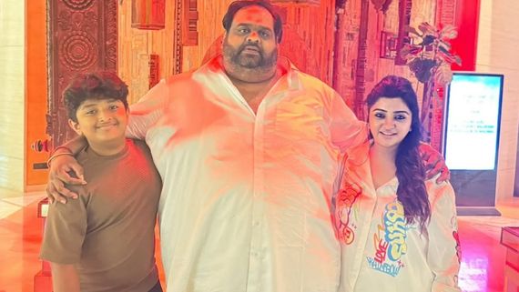 அம்மாவை விட உயரமாக வளர்ந்துட்டாரே மகன்.. கணவர் பிறந்தநாள்.. மகாலட்சுமி போட்ட போஸ்ட்டை பாருங்க!