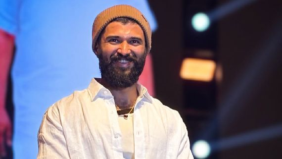 Vijay Deverakonda: விஜய் தேவரகொண்டாவுக்கு டெங்கு காய்ச்சல்.. மருத்துவமனையில் அனுமதி.. ரசிகர்கள் கவலை..