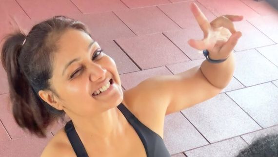 ஆத்தி.. ரோஜா சீரியல் நடிகை எப்படி இருக்கிறாரு பாருங்க.. ஜிம்மில் டாப் ஆங்கிளில் செம போஸ்!