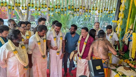 வெற்றிமாறனுக்கும் தனுஷுக்கும் பிரச்னையா?.. அடபோங்கப்பா.. பட பூஜைகளுக்கே அவரை தான் கூப்பிடுறாரு!