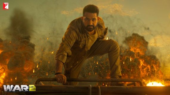 War 2 X Review: கூலிக்கு சரியான சவால் கொடுக்குதா வார் 2.. படம் எப்படி இருக்கு? ட்விட்டர் விமர்சனம்!