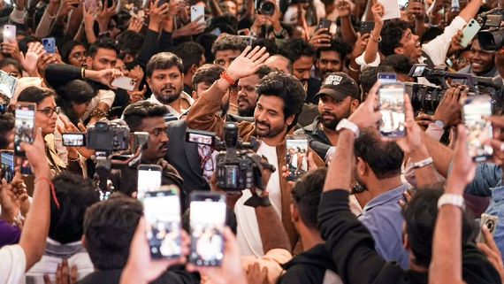 அமரன் படத்தின் வசூலை முந்துமா மதராஸி?.. கூலியை தொடர்ந்து அடுத்த பாக்ஸ் ஆபீஸ் பஞ்சாயத்து ஆரம்பம்!