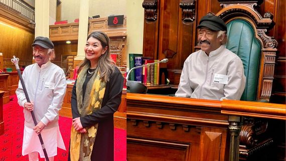 ஆஸ்திரேலியாவில் ராஜ மரியாதை.. தேனிசைத் தென்றல் தேவாவைத் தேடி வந்த செங்கோல்.. அழகுங்க! 