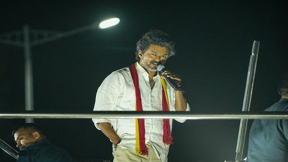 விஜய்யின் அரசியல் சுற்றுப்பயணம்.. நிகழ்ந்த அசம்பாவிதம்..  பிஞ்சு குழந்தைகளும் பலி