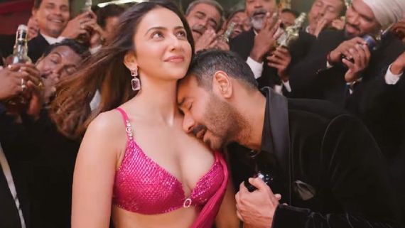 56 வயசுல இப்படியொரு ஆபாச டான்ஸா?.. அஜய் தேவ்கன் வாயை எங்க வச்சிருக்காரு பாருங்க.. காண்டான ரசிகர்கள்!