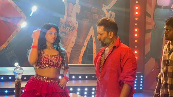 ஐட்டம் பாட்டில் கிளாமர் ஆட்டம் போடும் ஜோவிகா விஜயகுமார்.. இன்ஸ்டாகிராம் ரிலீஸ் ஆன குட்டி வீடியோ!