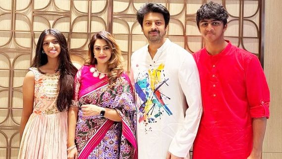 Srikanth: குடும்பத்துடன் தீபாவளி கொண்டாடிய ஸ்ரீகாந்த்.. மகள், மகன் எப்படி வளர்ந்துட்டாங்க பாருங்க!