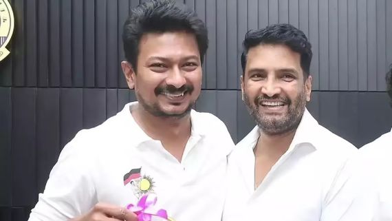 உதயநிதி ஸ்டாலின் பிறந்தநாள்.. தனது ஸ்டைலில் சந்தானம் சொன்ன சூப்பரான வாழ்த்து!