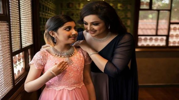 மீனாவே தோத்துடுவாங்க போல.. மகள் நைனிகா இவ்வளவு அழகா?.. இப்படி வளர்ந்துட்டாங்களே.. அடுத்து நடிப்புதானா?