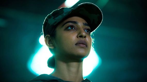 மார்பகம் எடுப்பாக தெரிய பேட் வைக்கச் சொல்லுறாங்க.. தென்னிந்திய சினிமாவில் ராதிகா ஆப்தேவுக்கு நடந்த கொடுமை