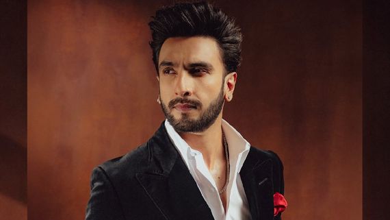 ரன்வீர் சிங் மீது வழக்கு.. அதிர்ச்சியில் பாலிவுட்.. கைது செய்யுங்க என எழும் கோரிக்கை.. என்ன ஆச்சு?