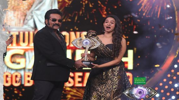 பிக்பாஸ் 9 டைட்டில் வின்னர் திவ்யா கணேஷ்.. மேடையில் இப்படி கலங்கிட்டாங்களே.. டைட்டிலுக்கு வொர்த்துதான்