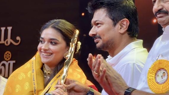 என்னது பூ சூப்பரா இருக்கா?.. அடப்பாவி.. கீர்த்தி சுரேஷை அப்செட் ஆக்கிய ரசிகர்.. ரொம்ப ஃபீல் செய்றாங்க