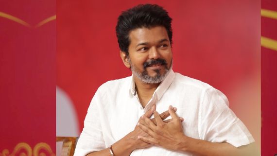 விஜய்க்கு அக்கா தங்கையாக மட்டுமல்ல.. பொண்டாட்டியாக கூட இருப்போம்.. விவகாரமாக பேட்டி கொடுத்த ரசிகைகள்