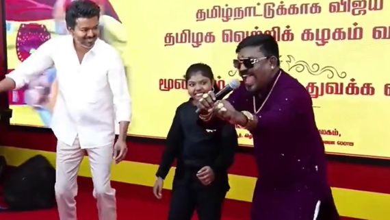 உங்க கூட டான்ஸ் ஆடணும்.. ஒன் லாஸ்ட் டான்ஸ்லாம் இல்லை.. தளபதி விஜய் டான்ஸை அடிக்கடி பார்க்கலாம் போல!