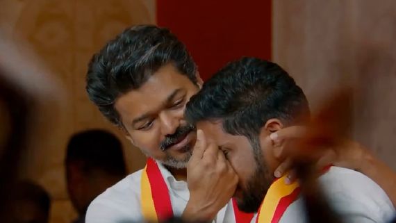 பர்சனல் டிரைவர் மகனுக்கு எம்.எல்.ஏ சீட் கொடுத்த விஜய்.. மேடையிலேயே எமோஷனல் மொமண்ட்