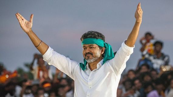 விஜய்யை இந்த கிழி கிழிக்கிறாங்களே.. அவருடன் பணியாற்றிய நடிகையே என்ன சொல்றாங்க பாருங்க.. செமத்தியான அடி