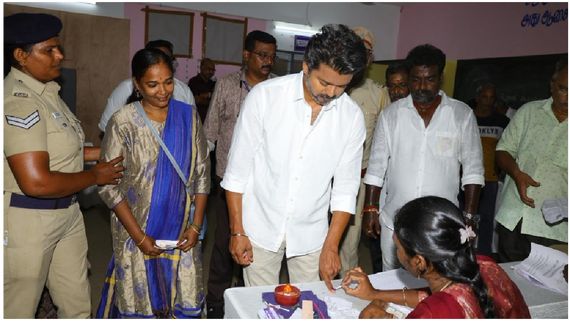 பரபரக்கும் சட்டமன்ற தேர்தல்.. வாக்களித்த விஜய்.. அடுத்த நொடி செய்தது தான் சூப்பர்!