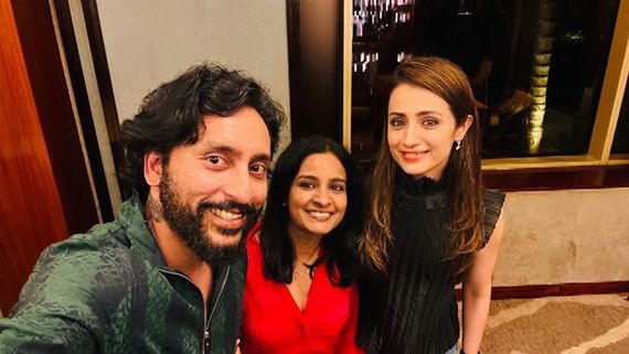 Trisha: ஜனநாயகன் பிரச்னை போயிட்டு இருக்கு.. த்ரிஷா ஃபுல் கட்டு கட்டிட்டு இருக்காரே.. அட கூட அவரும் இருக்காரே