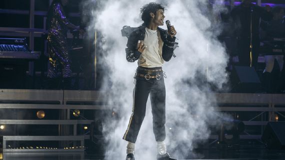 Michael Review: மைக்கேல் ஜாக்சன் ஏன் அமெரிக்க வெற்றிக் கழகத்தை ஆரம்பிக்கல.. ப்ளூ சட்டை மாறன் விமர்சனம்!