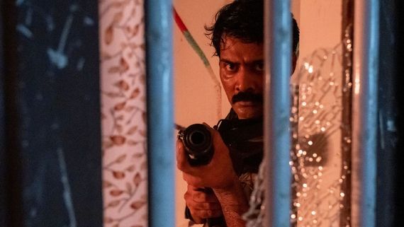 Neelira X Review: ஒன்றரை மணி நேரம் தான் படம்.. ஆனால், அல்லு விட்ரும்.. ‘நீளிரா’ படம் எப்படி இருக்கு?