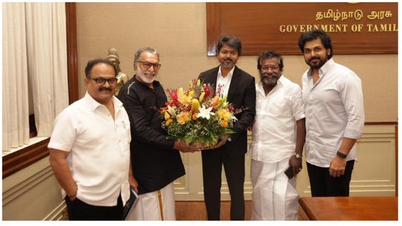 முதலமைச்சர் விஜய்யை சந்தித்த நாசர், கார்த்தி.. கூடவே சென்ற கருணாஸ்.. என்ன மேட்டருன்னு பாருங்க!
