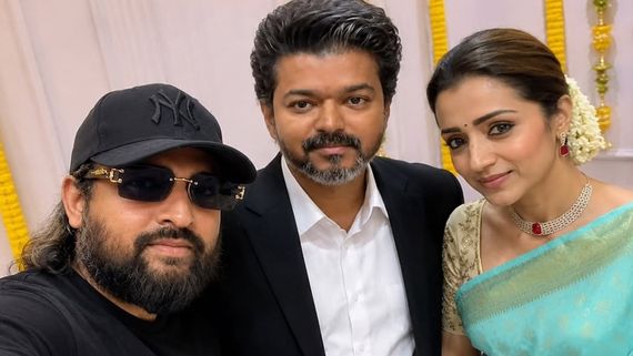 முதலமைச்சராக பதவியேற்றதும் திரிஷாவுடன் விஜய் செல்ஃபி.. அட சூப்பரா இருக்காங்க 2 பேரும்