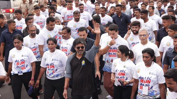 மாரத்தானில் மாஸ் காட்டிய CM விஜய்.. ஒரே பாராட்டு மழையா இருக்கே.. அந்த நடிகர் என்ன சொன்னாரு தெரியுமா?