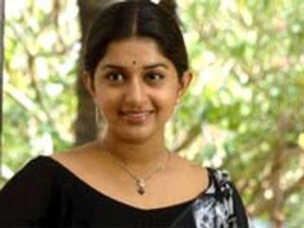 అప్పుడు మీరా  భోరున ఏడ్చింది 
