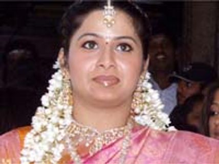 అప్పుడే మొగడ్ని వదిలేసిందా?