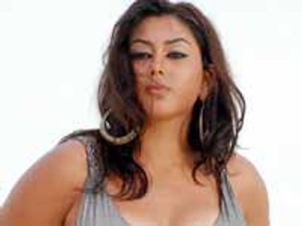 సెక్సీ నమిత..స్టోరీ డిష్కషన్స్