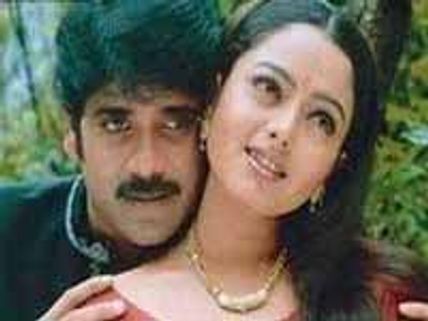 అరడజను గెంతులు, డజను పేలుళ్లు ఆజాద్‌