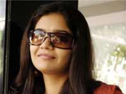 విక్రమ్ తో 'కలర్స్' స్వాతి?