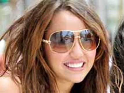 ప్రియుడి కోసం అభిమానులను కాదన్న పాప్ తార- మిలే సైరస్