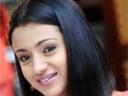 స్టార్ హీరోకి  త్రిష ఖరీదైన గిప్ట్
